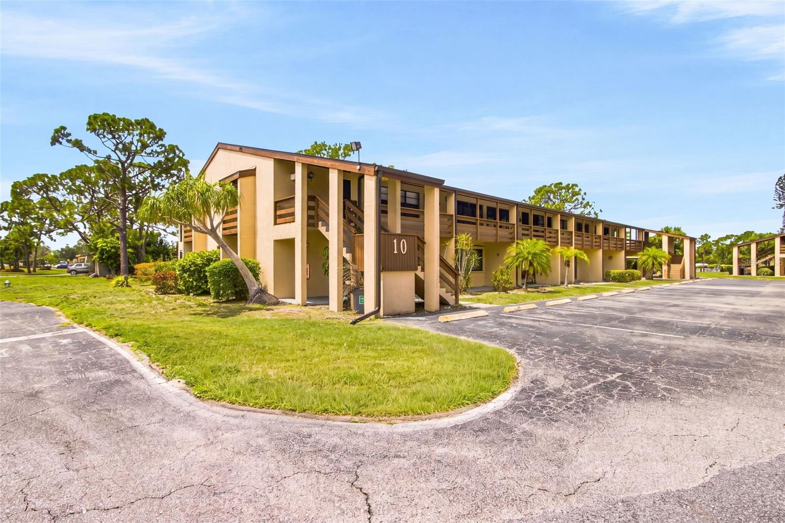 10 QUAILS RUN BOULEVARD 8