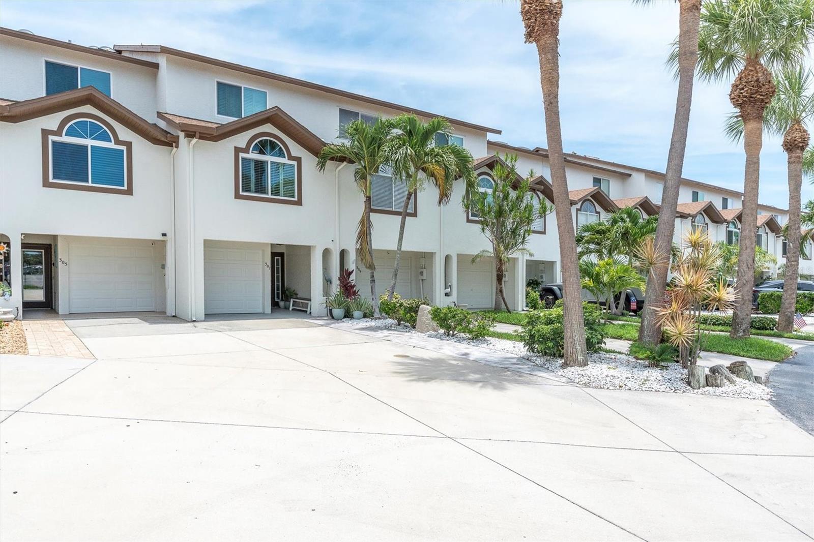 PALMS OF TIERRA - Residential