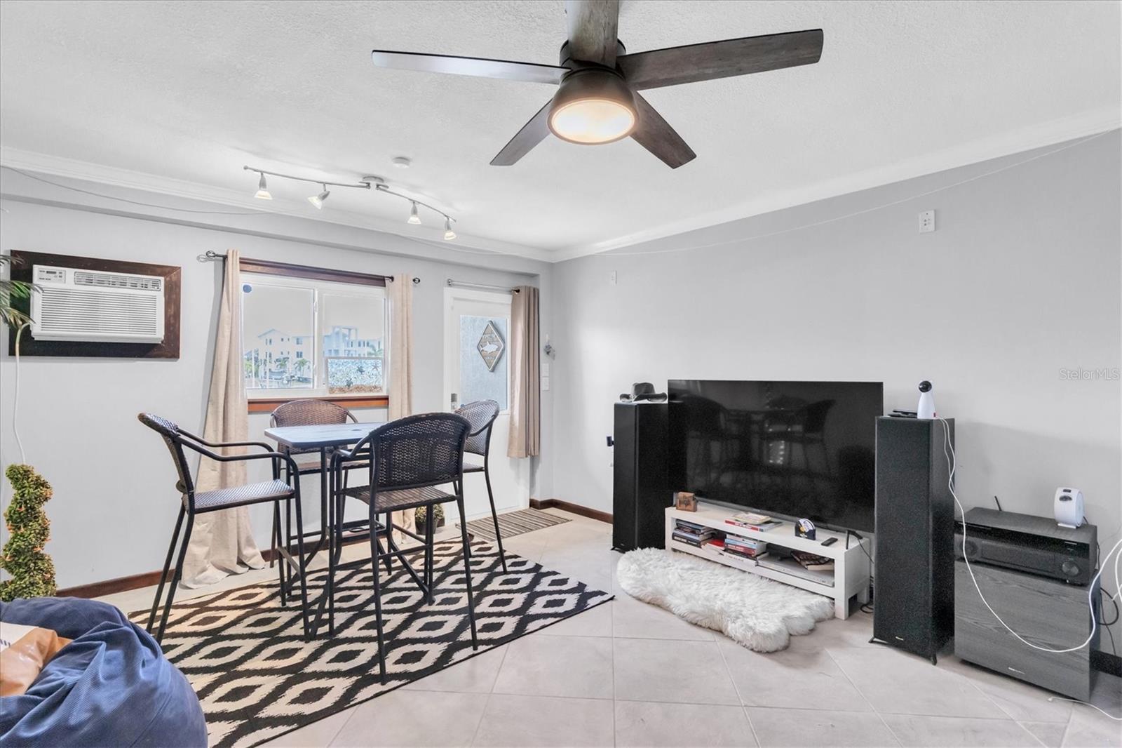 PALMS OF TIERRA - Residential