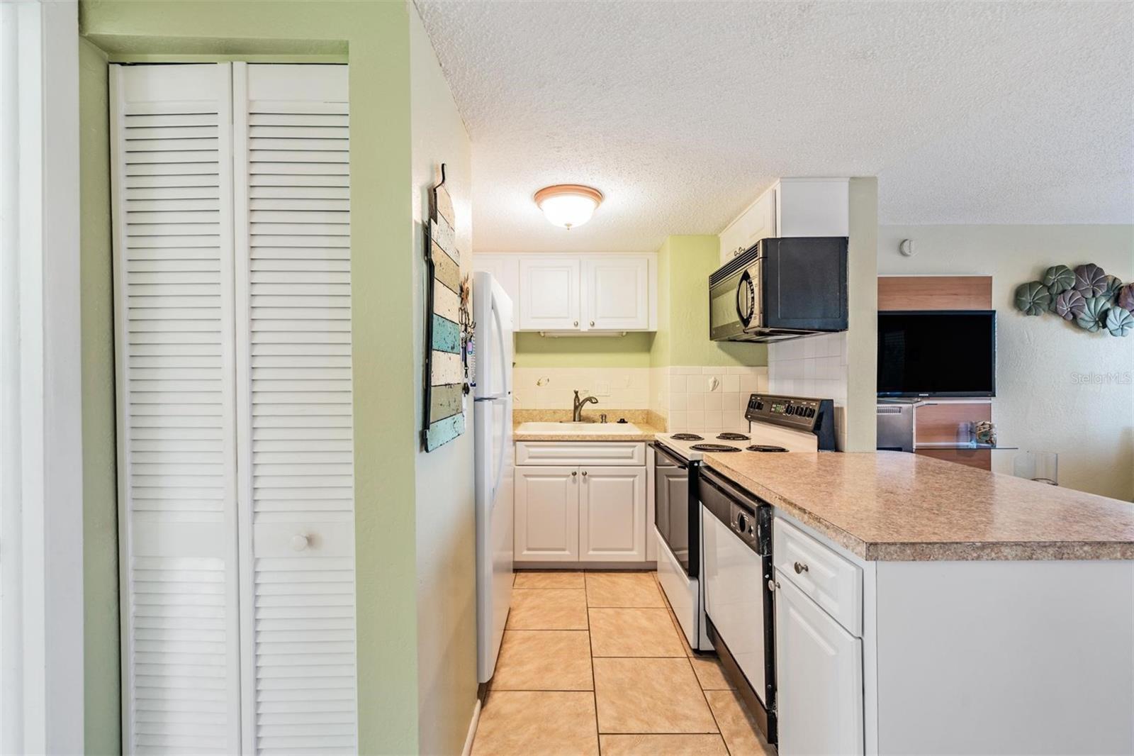 SEA TREAT CONDO - Residential
