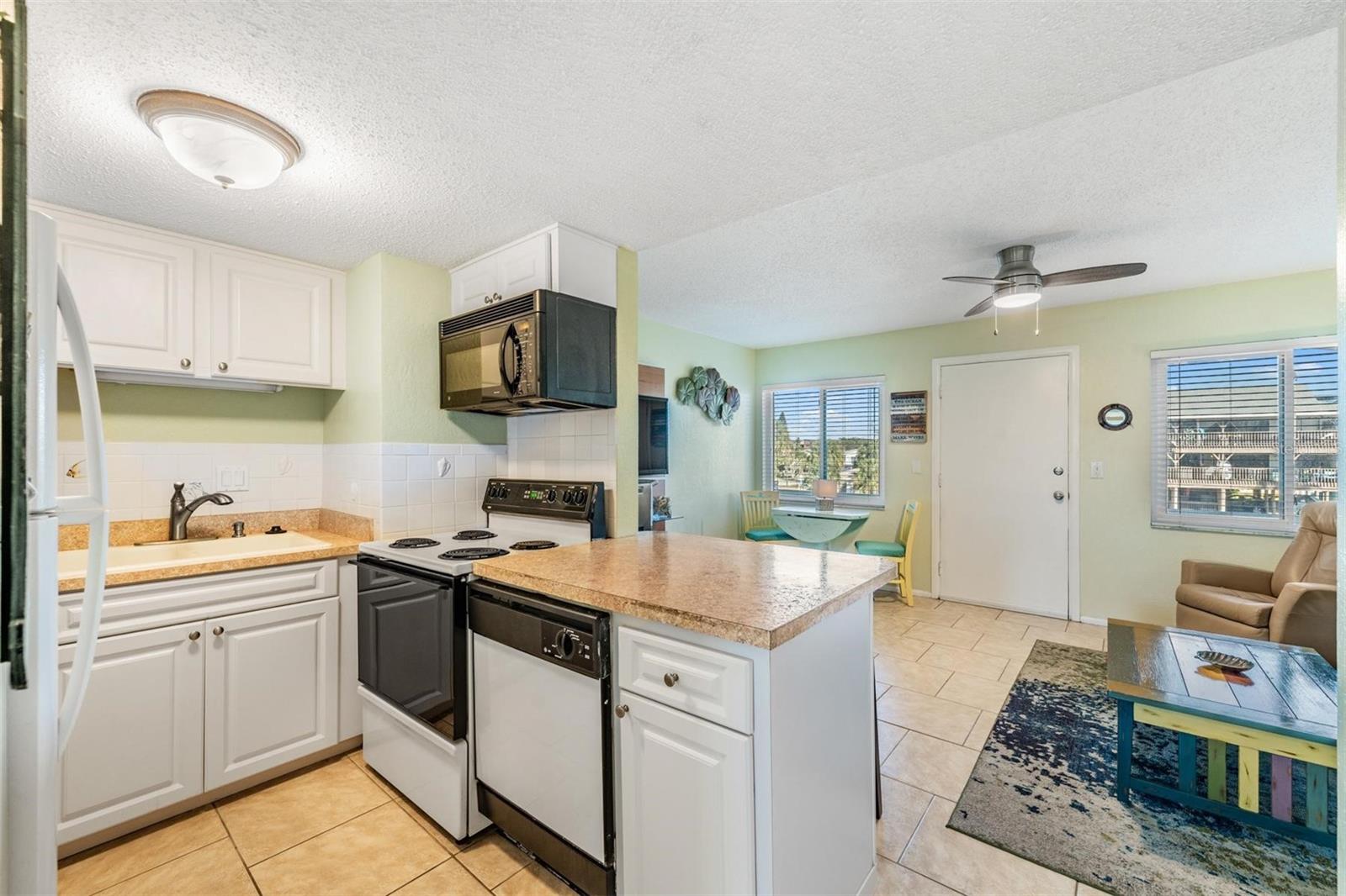 SEA TREAT CONDO - Residential