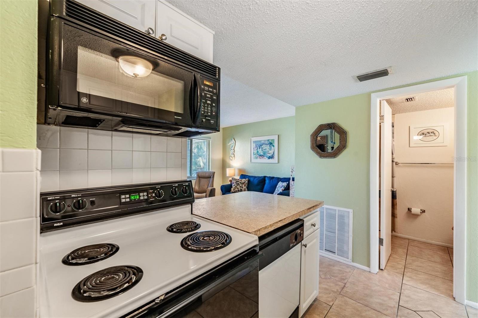 SEA TREAT CONDO - Residential