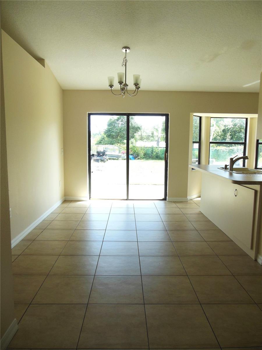 1450 DORIS STREET