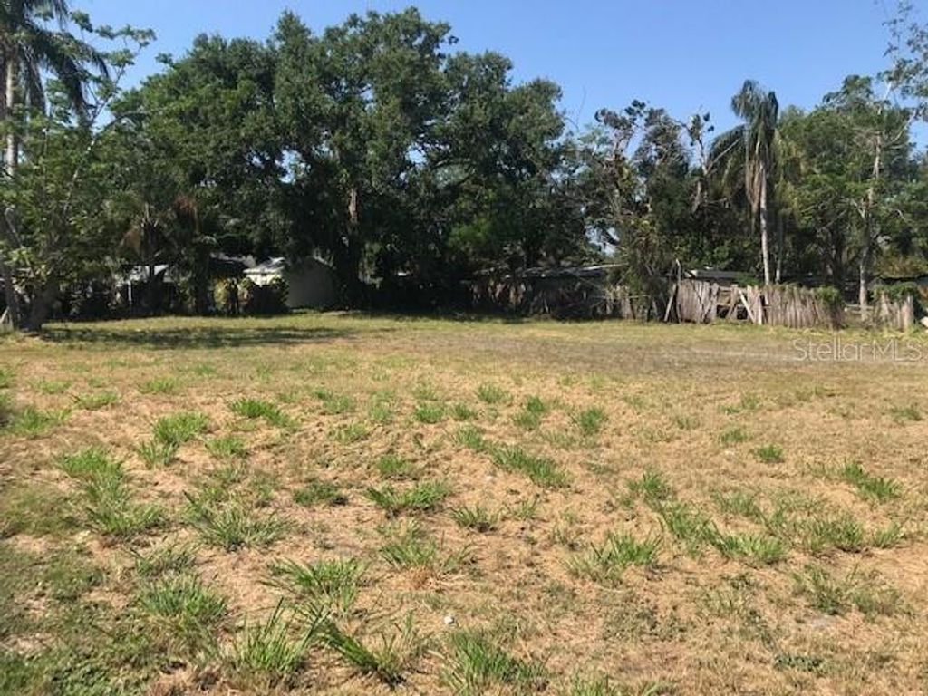 Photo of 2930 Hawthorne Street, Sarasota, FL 34239 (MLS # TB8464405)