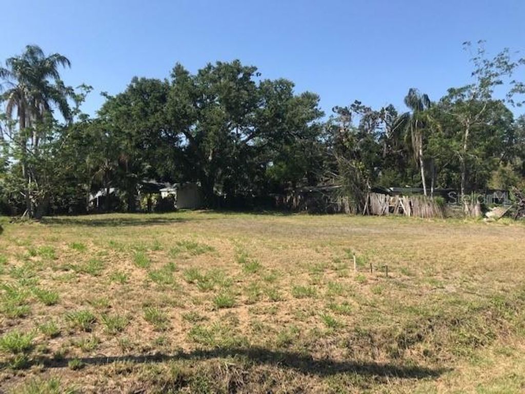 Photo of 2930 Hawthorne Street, Sarasota, FL 34239 (MLS # TB8464405)