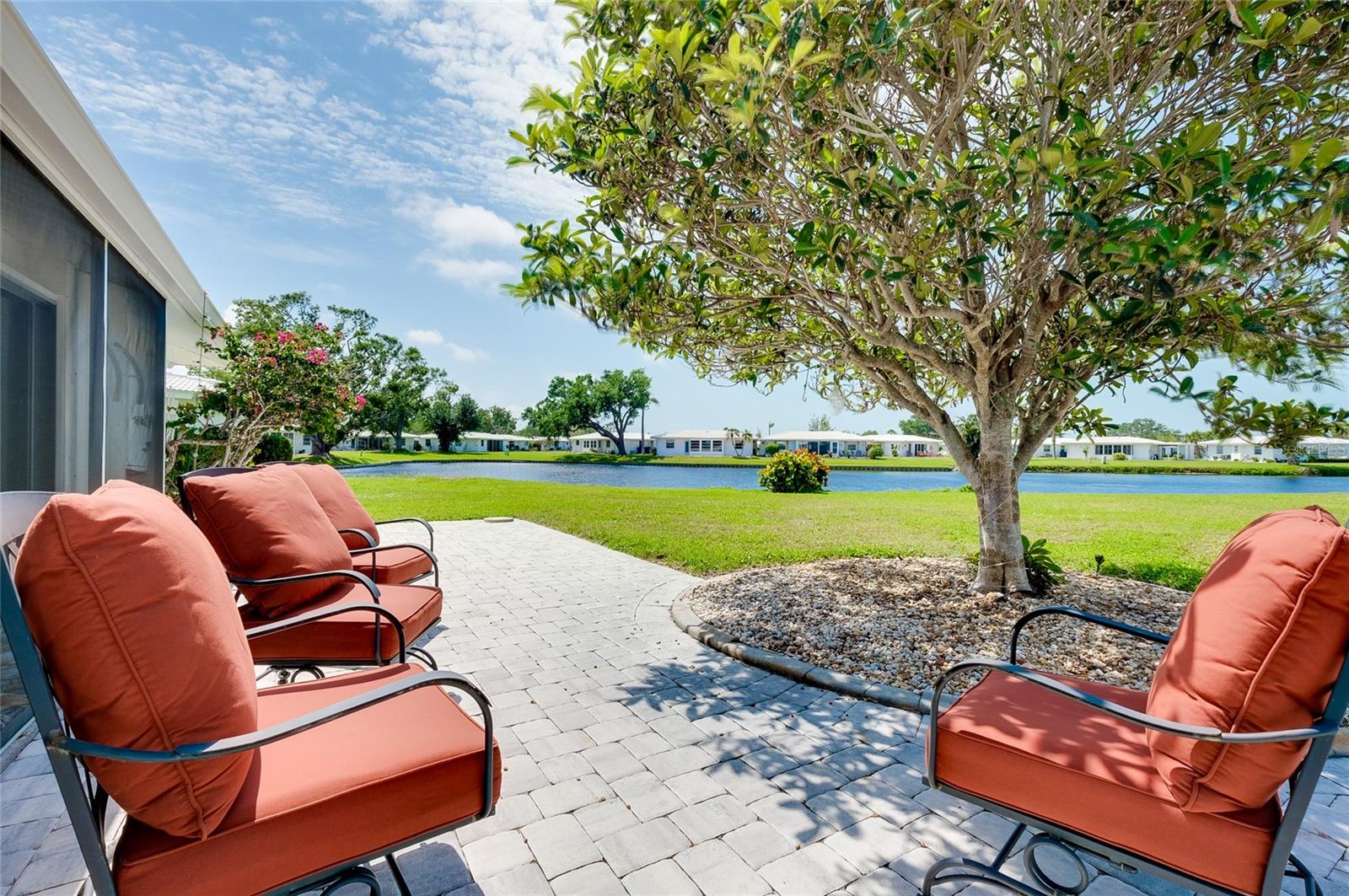 553 CIRCLEWOOD DRIVE T11