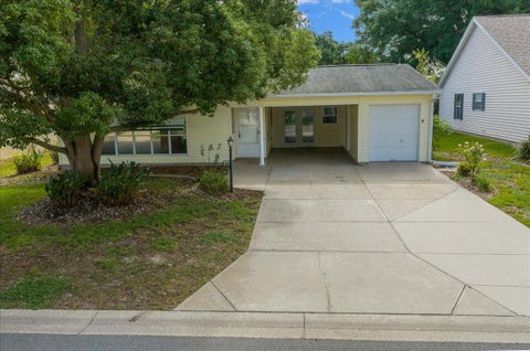 Photo of 1133 Del Toro Drive, Lady Lake, FL 32159 (MLS # G5113320)