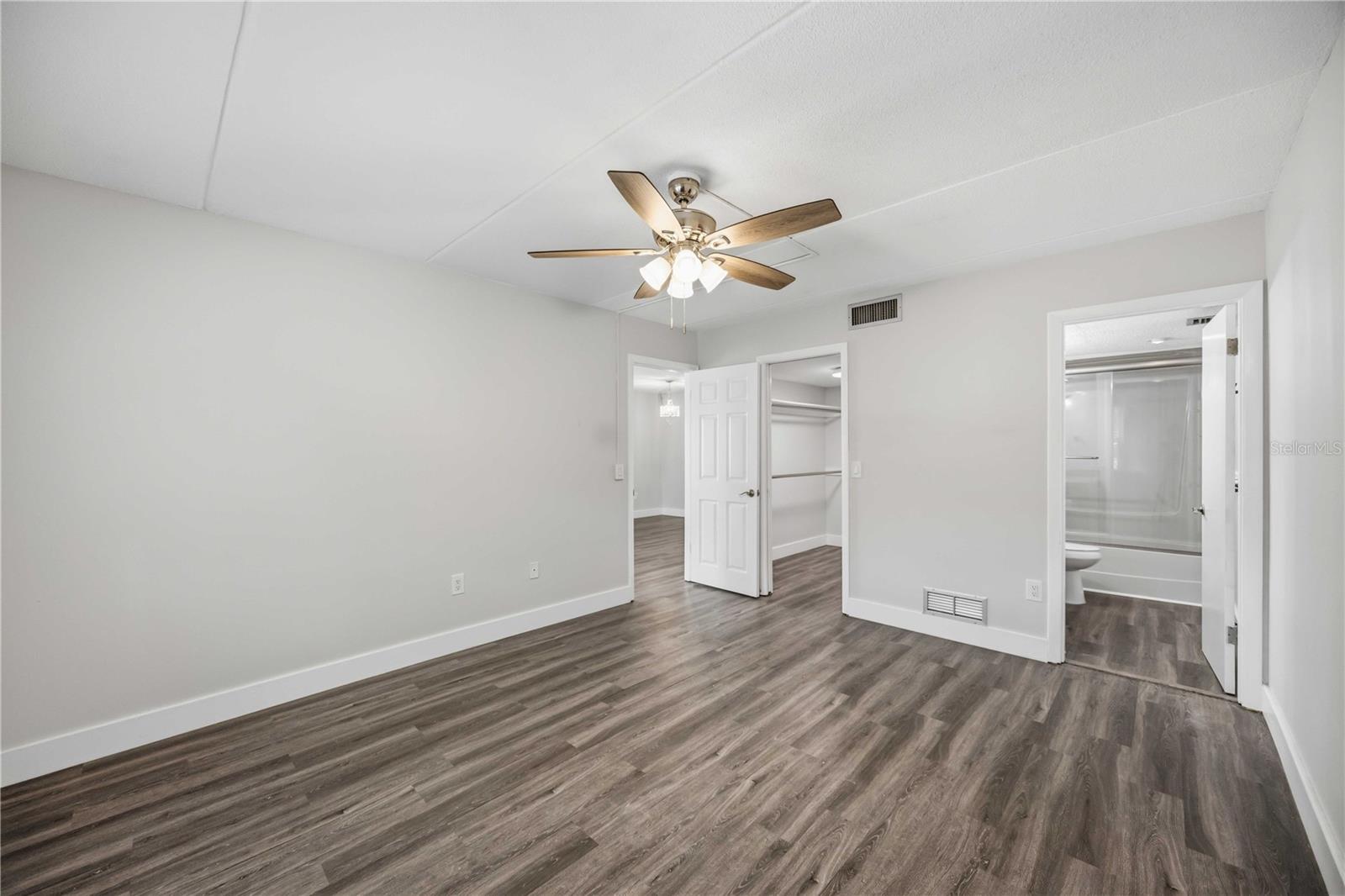 BELLA COSTA I - Residential