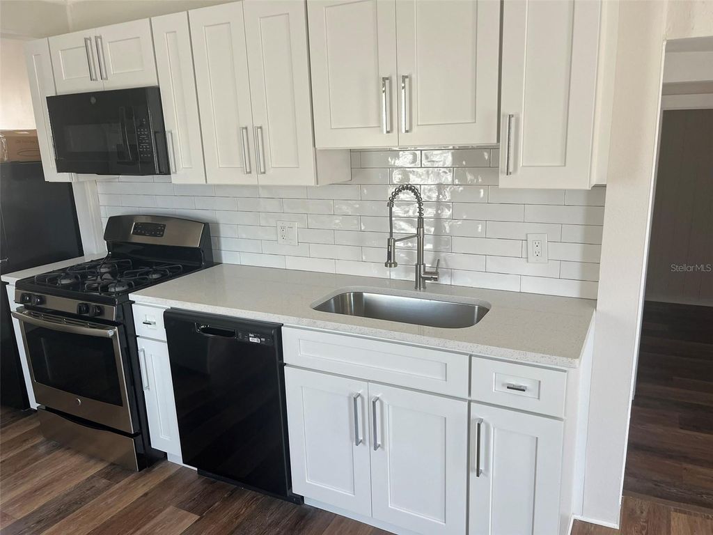 Photo of 2027 36th Avenue N, St Petersburg, FL 33713 (MLS # TB8470500)