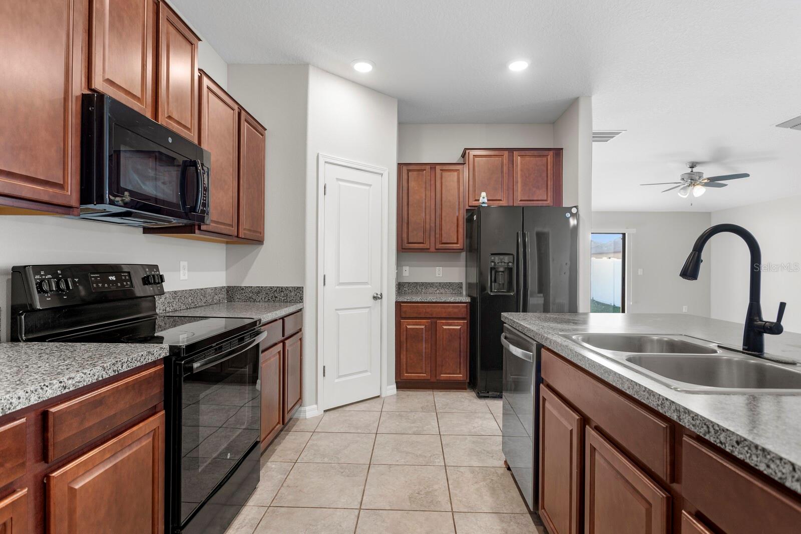 CARLTON LAKES WEST PH 1 & - Residential