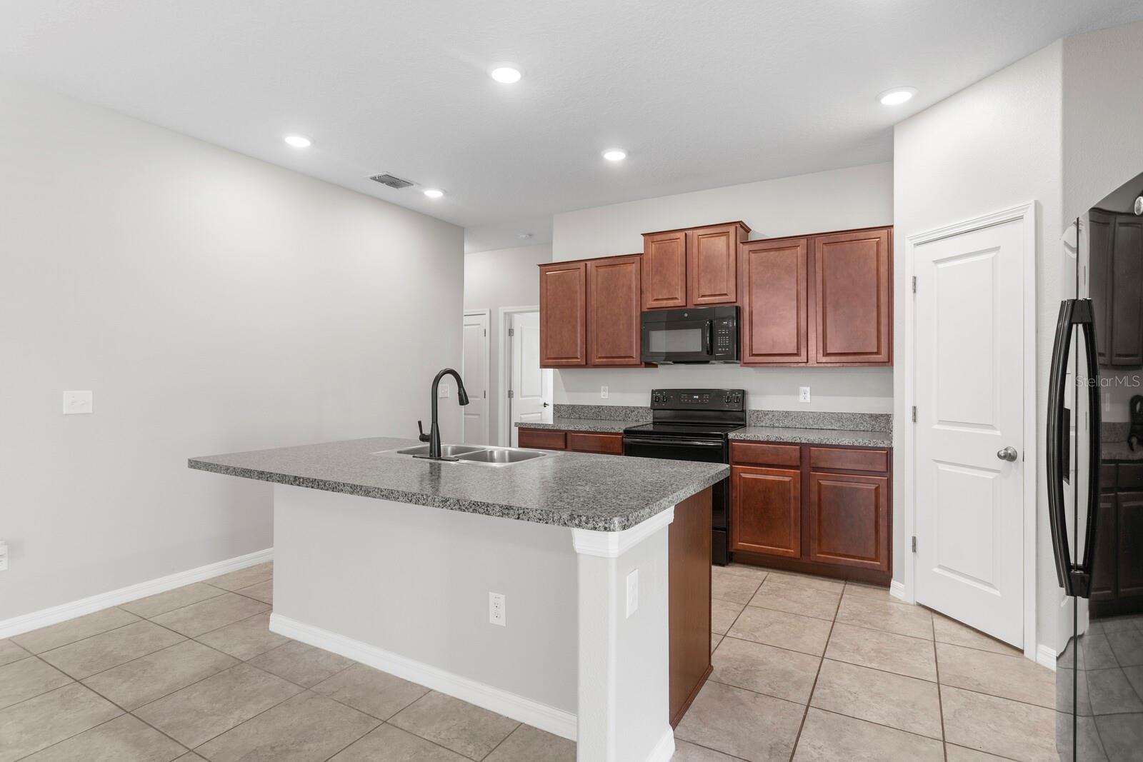 CARLTON LAKES WEST PH 1 & - Residential