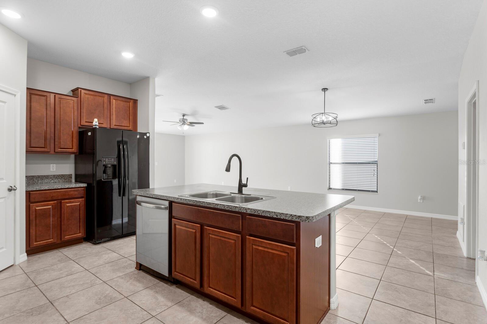 CARLTON LAKES WEST PH 1 & - Residential