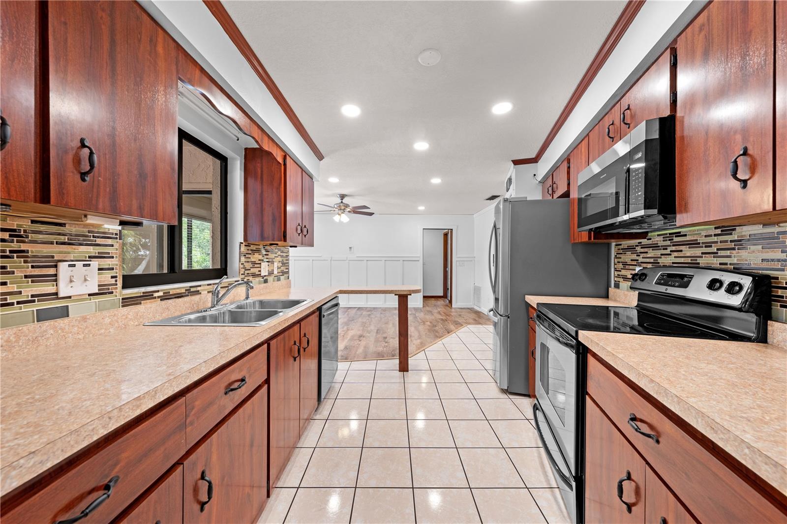 BAY LAKE ESTATES - Residential