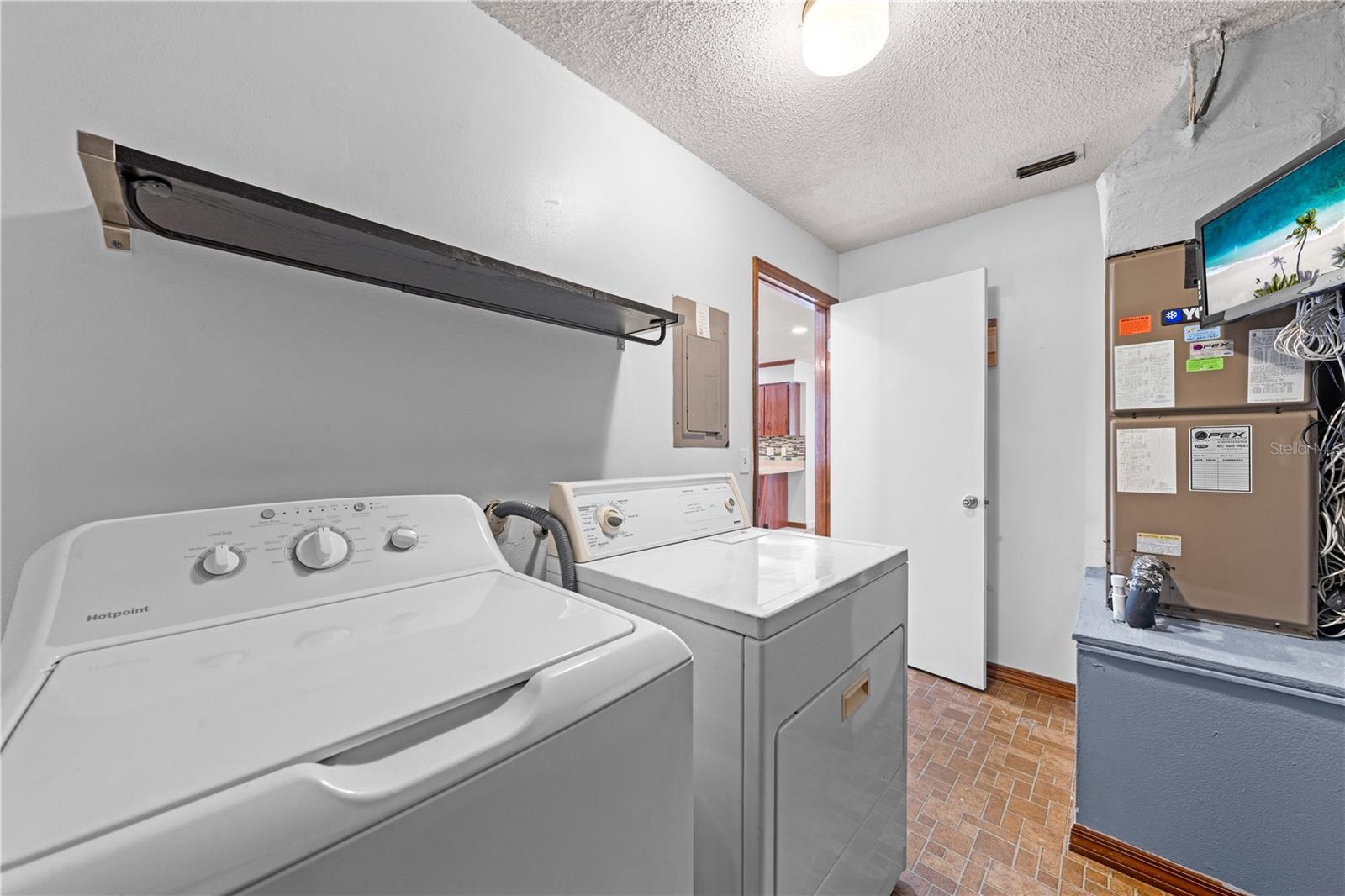 BAY LAKE ESTATES - Residential