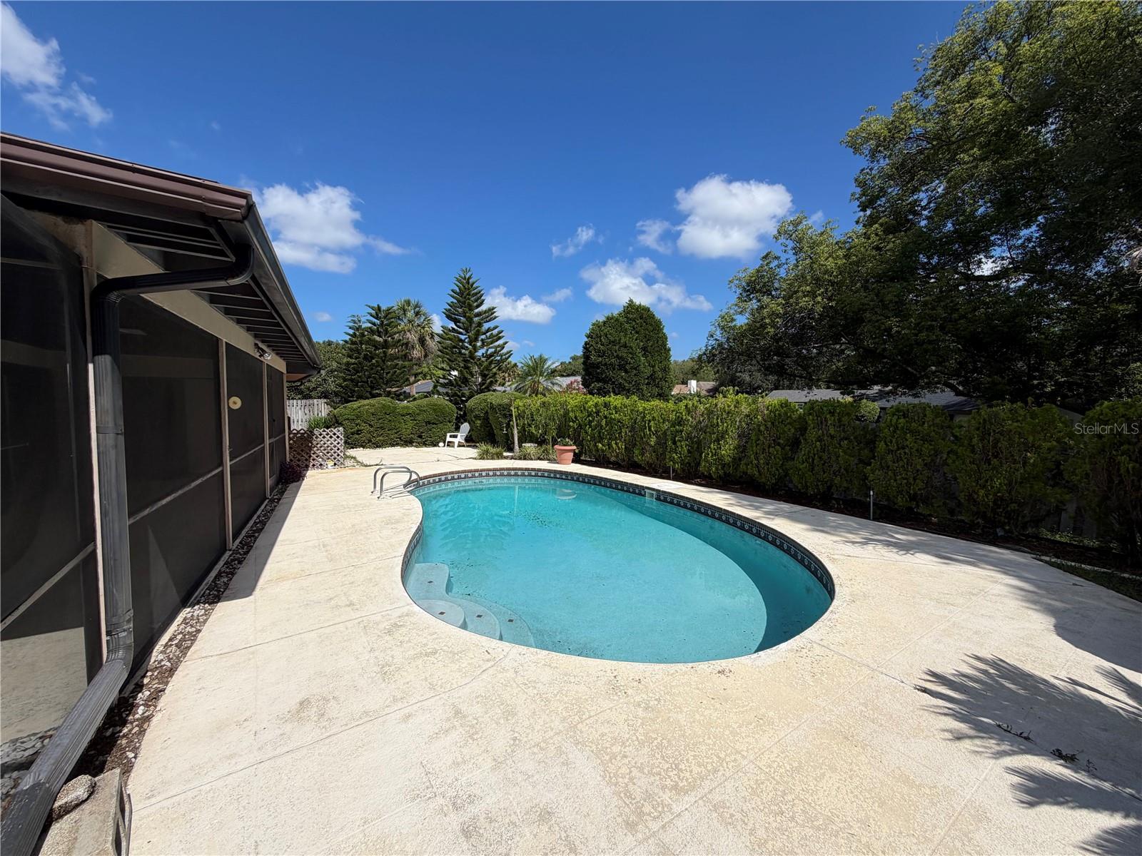 LAKE VALENCIA - - Residential