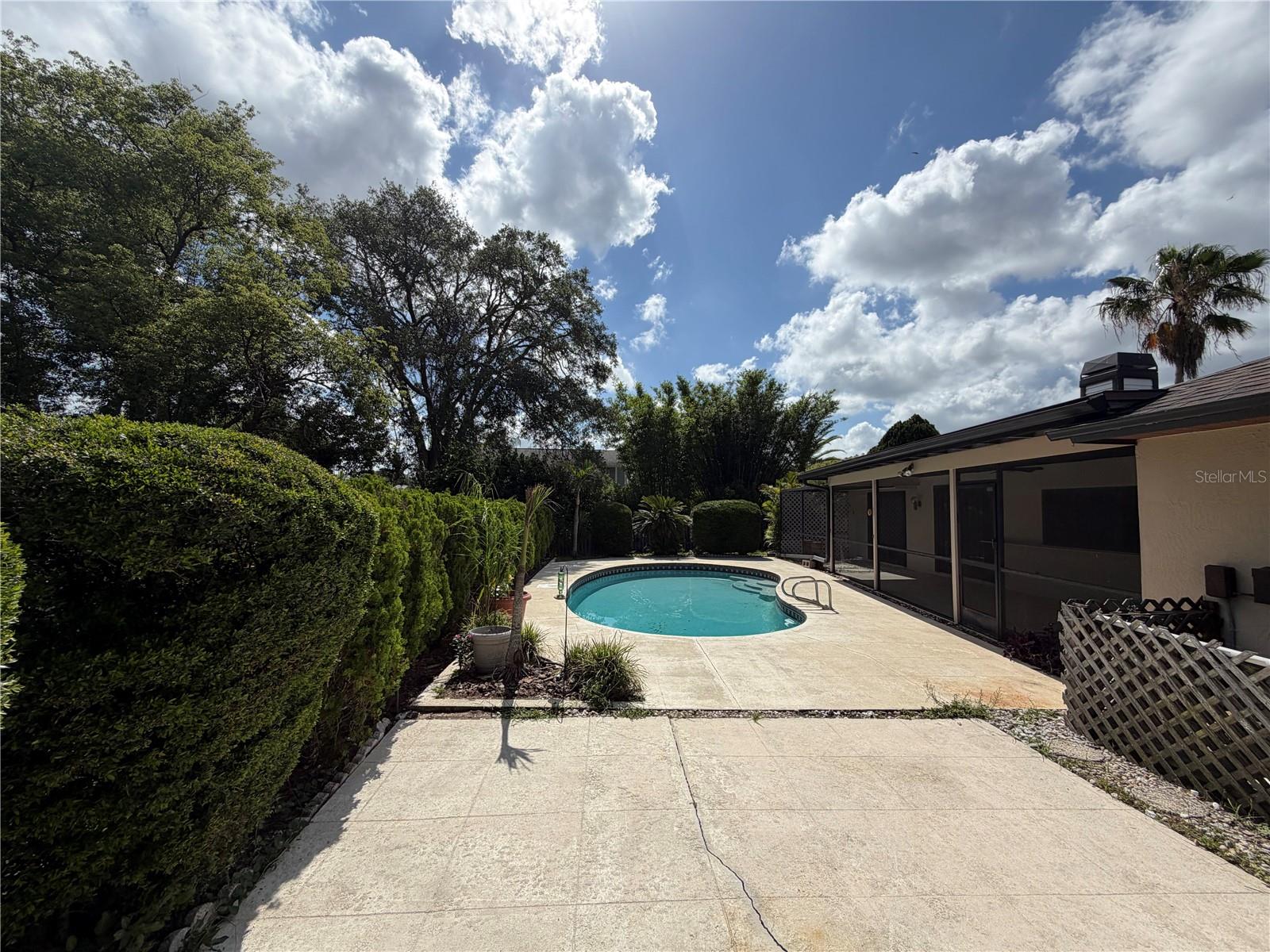 LAKE VALENCIA - - Residential