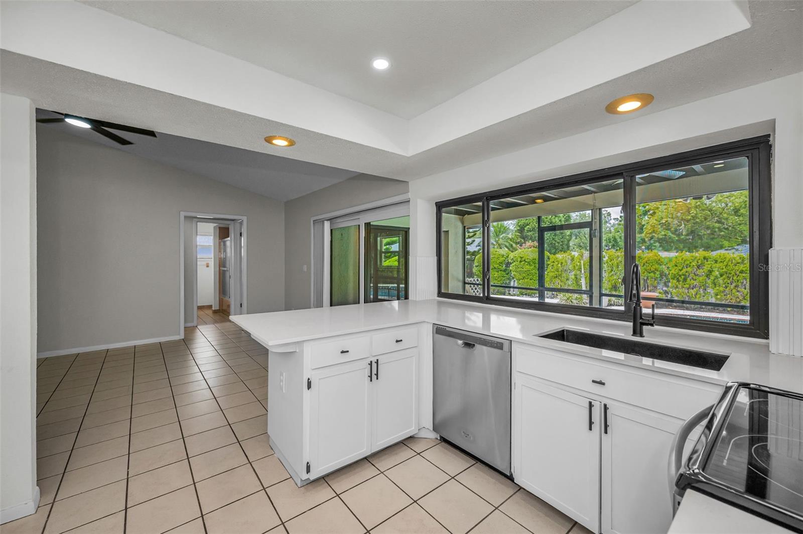 LAKE VALENCIA - - Residential