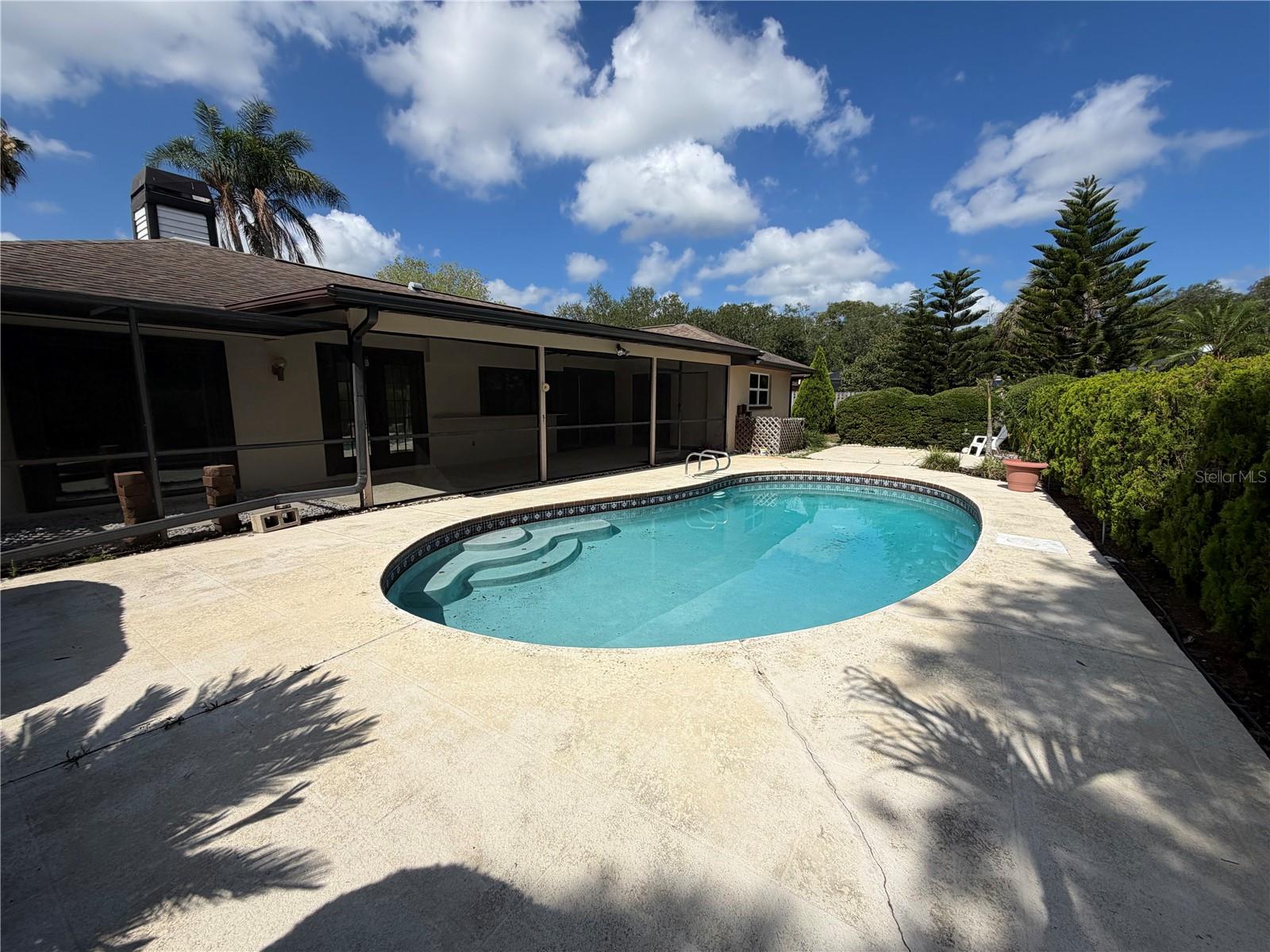 LAKE VALENCIA - - Residential