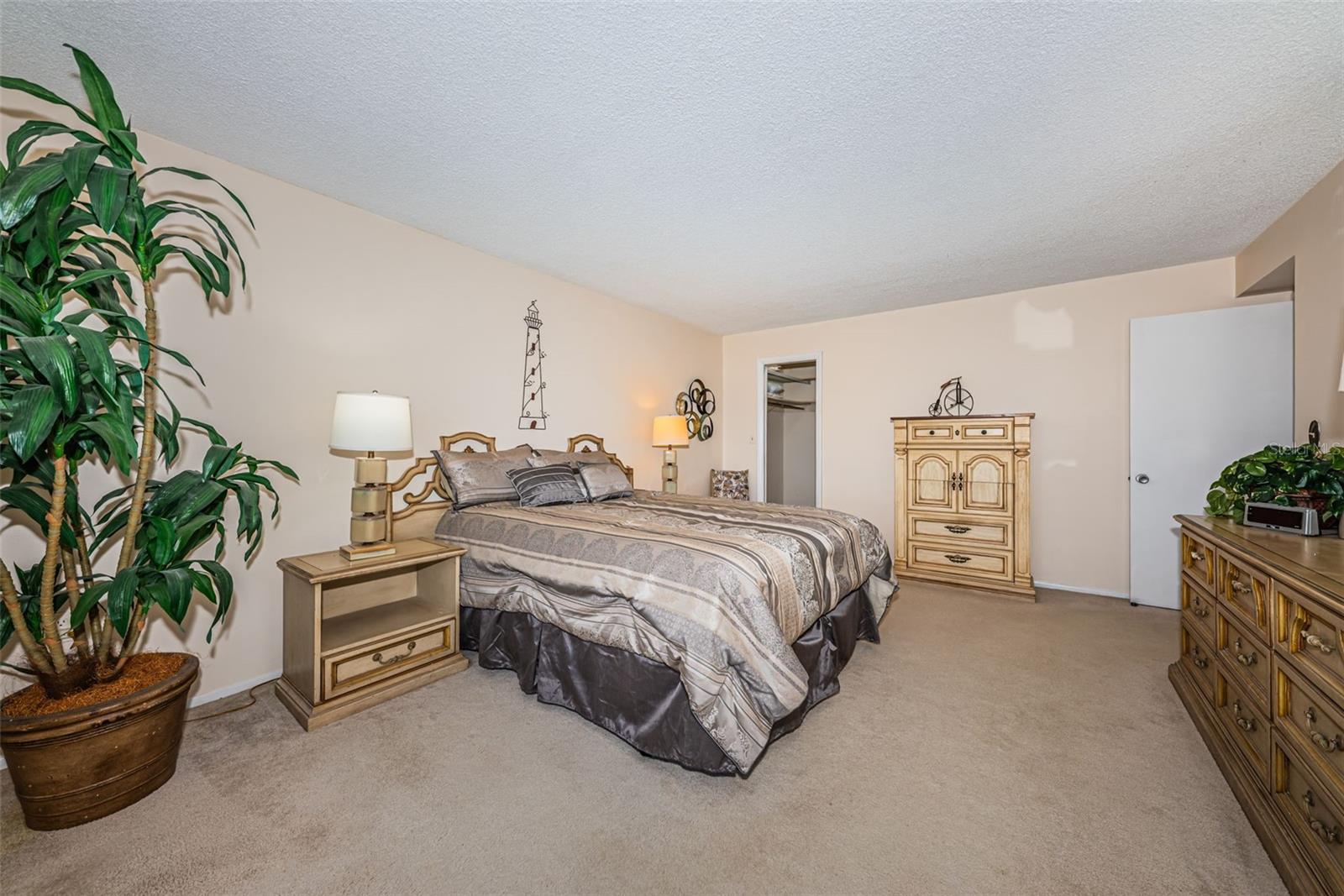 COLUMBIA TOWERS CONDO - Residential