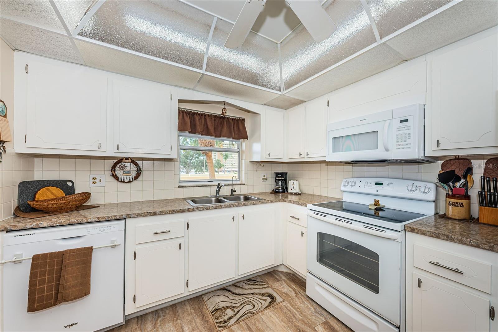 COLUMBIA TOWERS CONDO - Residential