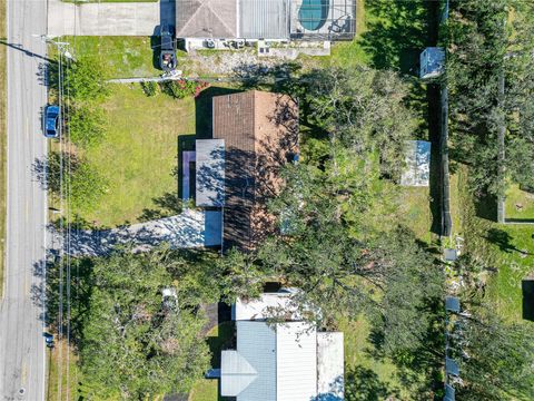 A home in PALMETTO