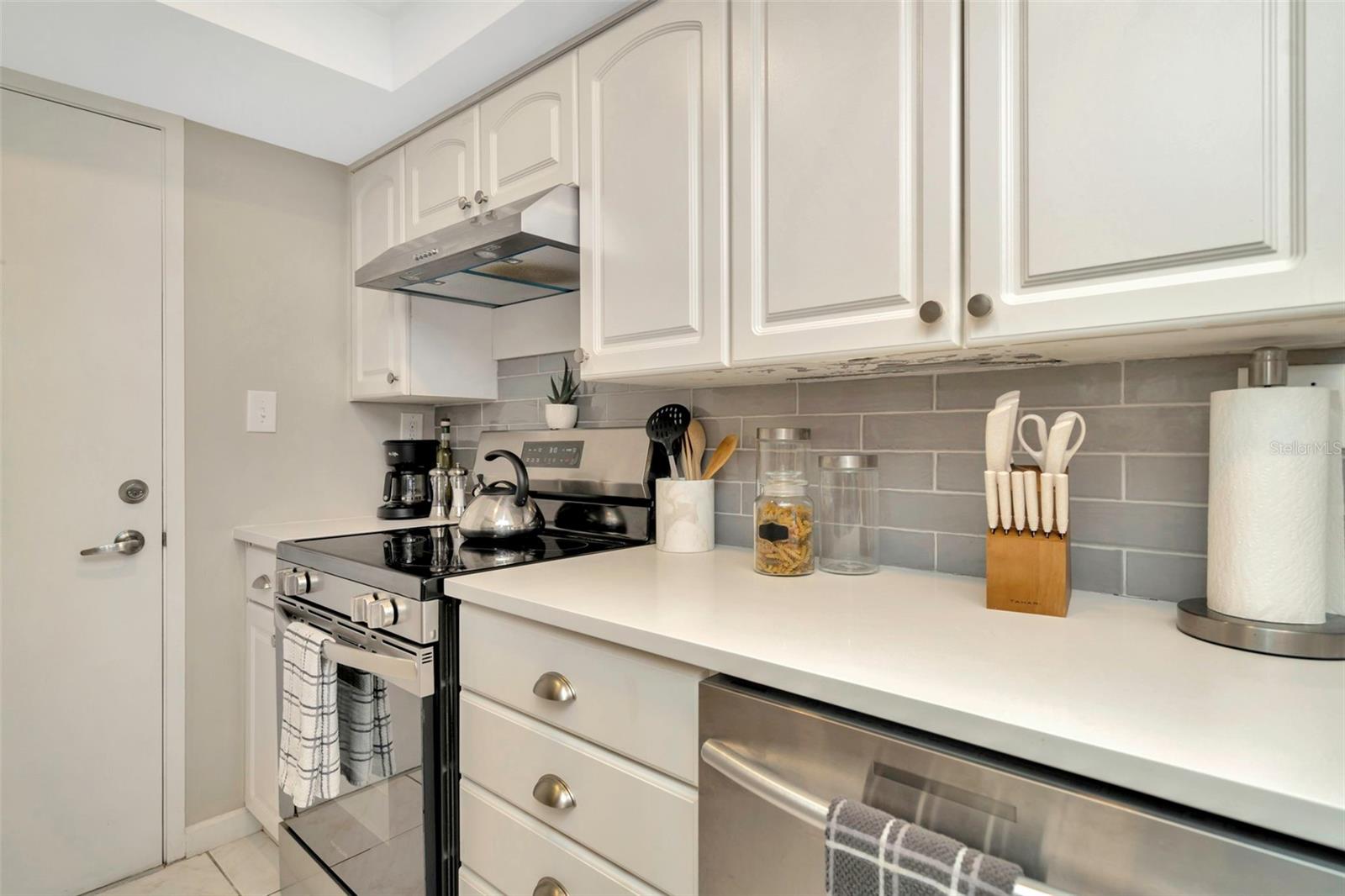 BAY ISLAND GROUP 1 - Residential Lease