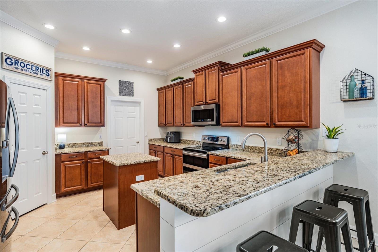 LAKE THOMAS POINTE - Residential
