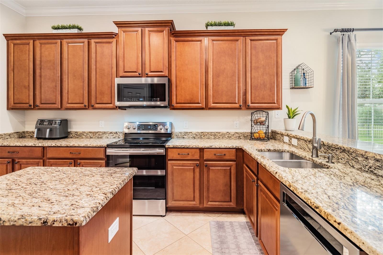 LAKE THOMAS POINTE - Residential
