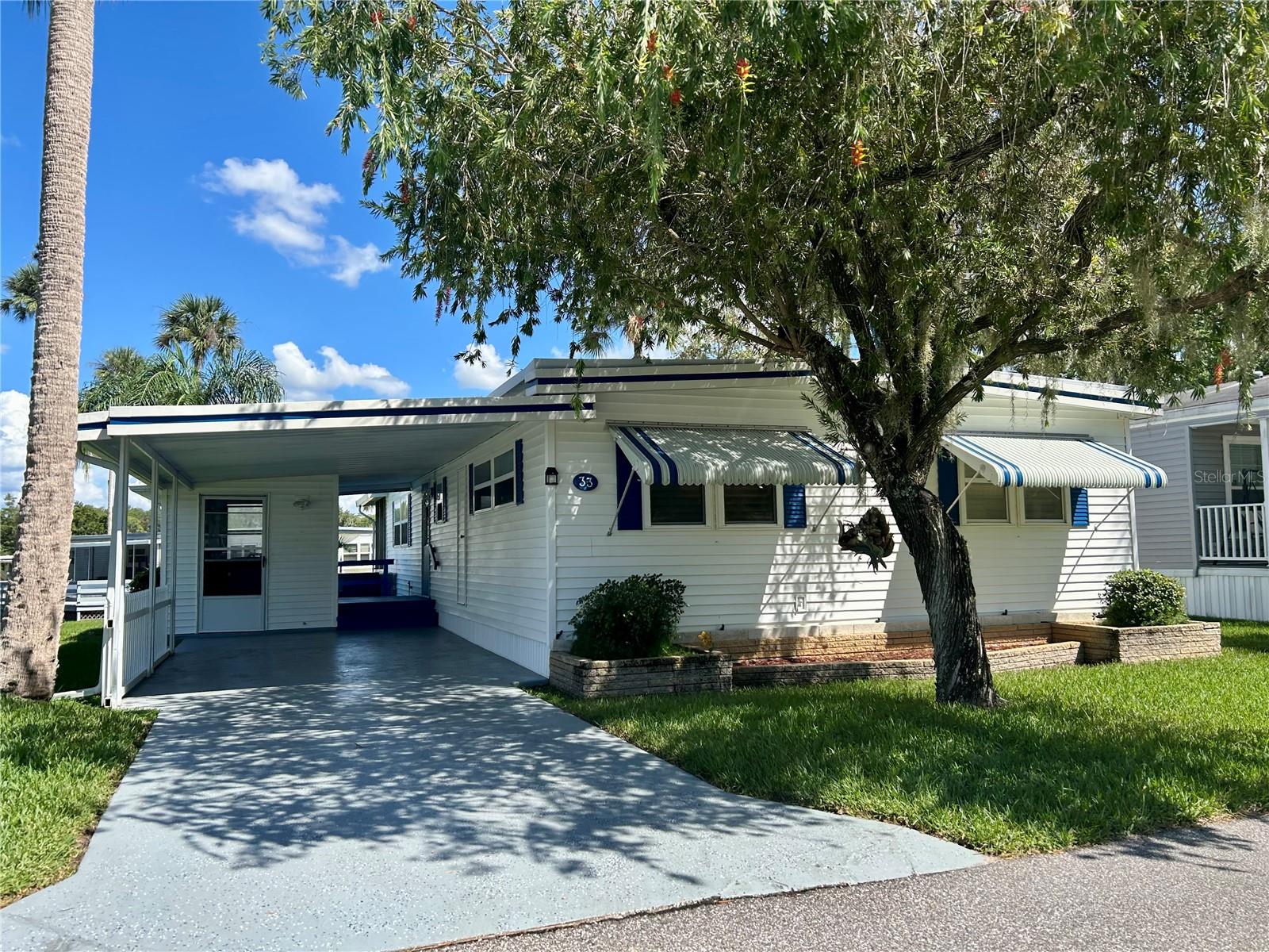 33 COCOS PLUMOSA DRIVE