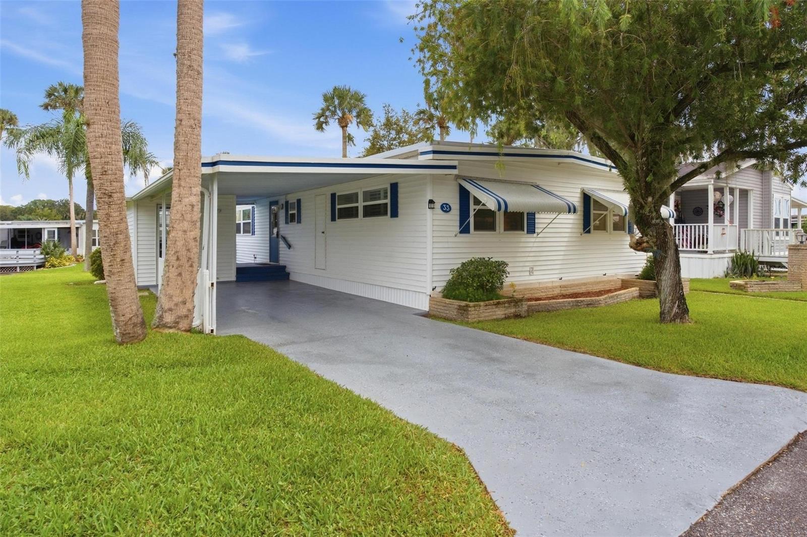 33 COCOS PLUMOSA DRIVE