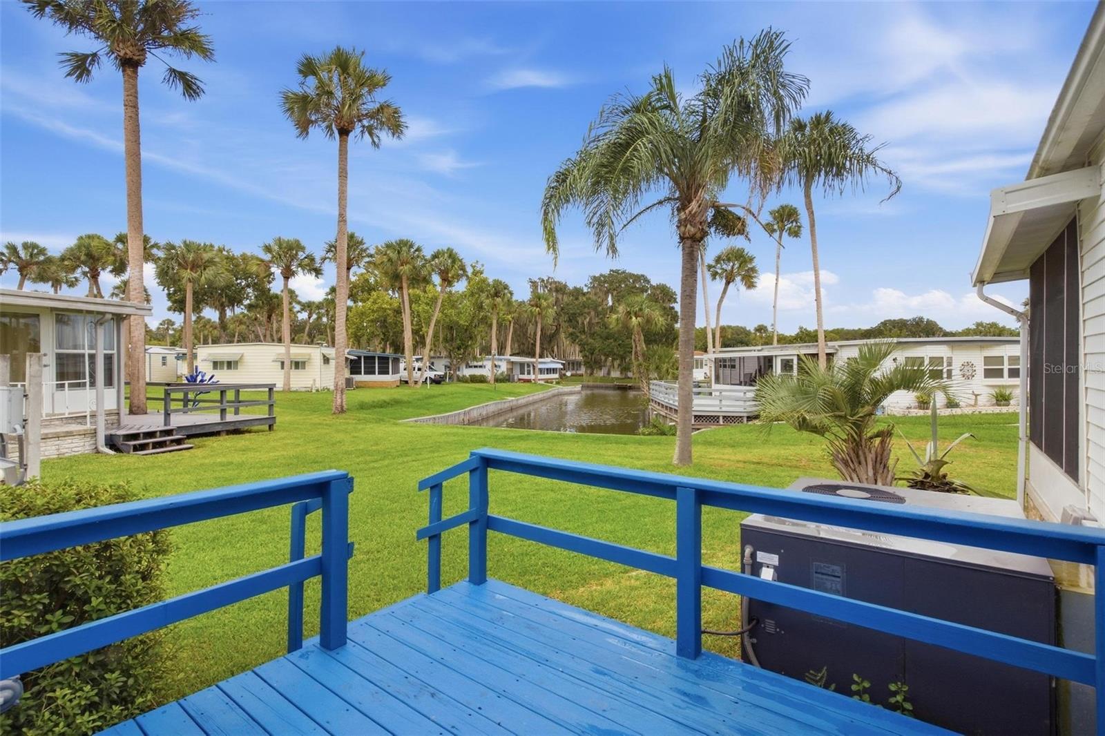 33 COCOS PLUMOSA DRIVE