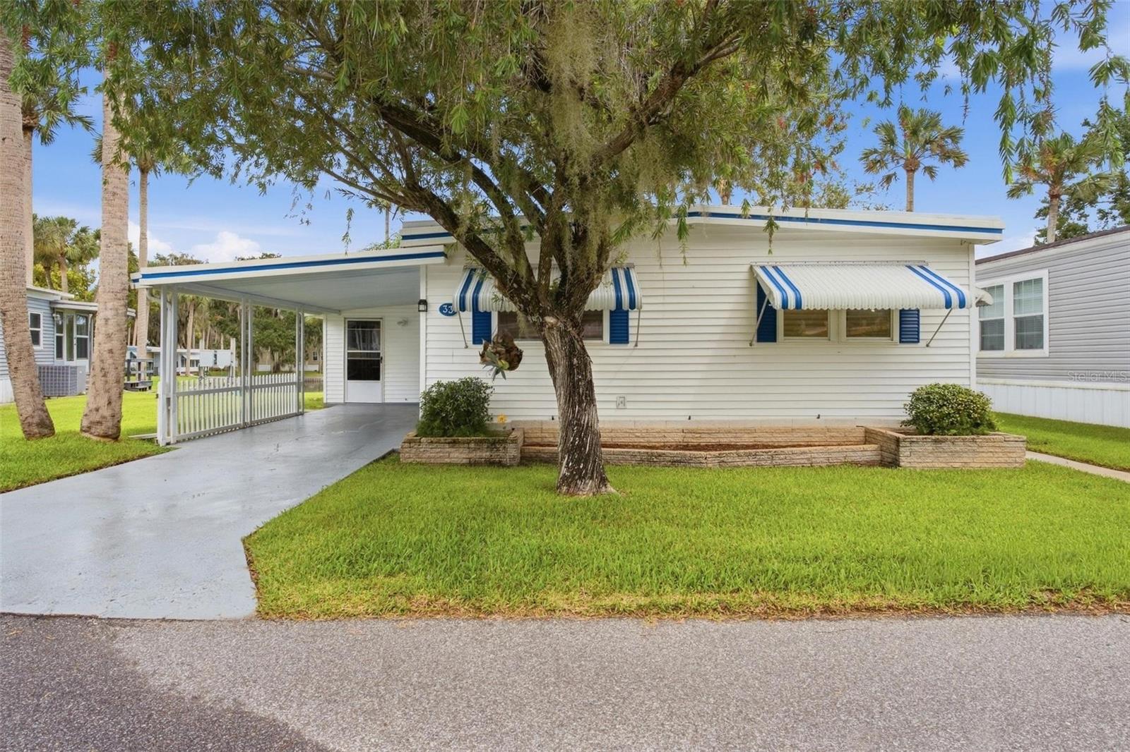 33 COCOS PLUMOSA DRIVE