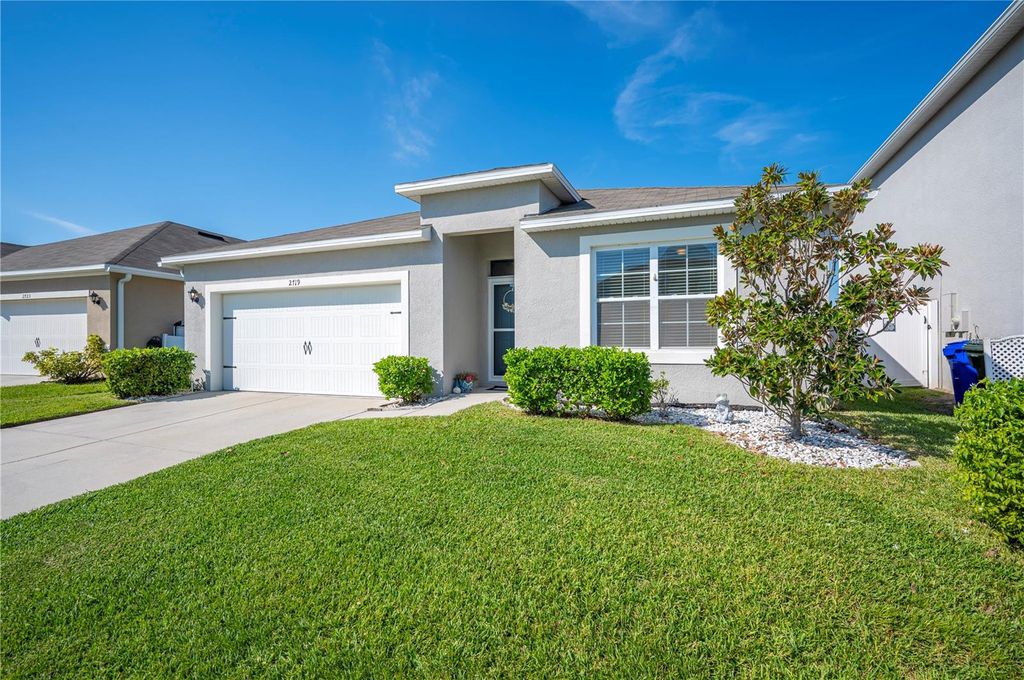 Photo of 2719 Grandbury Grove Road, Lakeland, FL 33811 (MLS # L4956813)