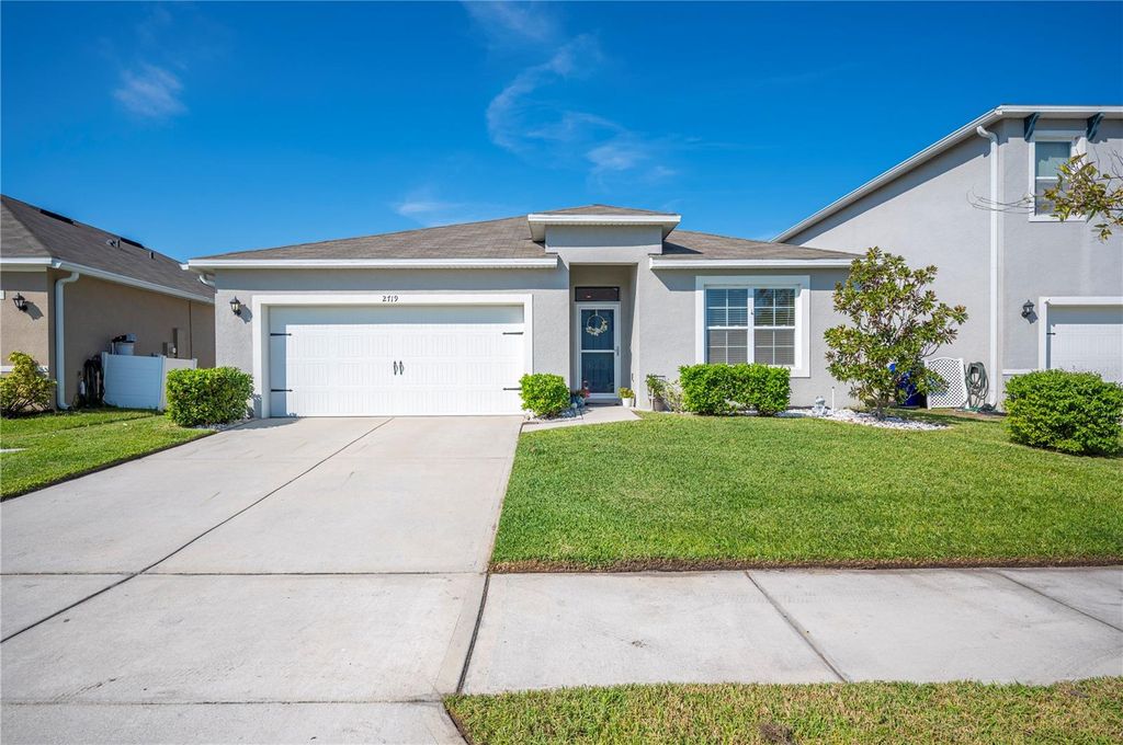 Photo of 2719 Grandbury Grove Road, Lakeland, FL 33811 (MLS # L4956813)