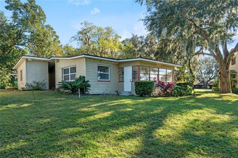 A home in LAKE MARY