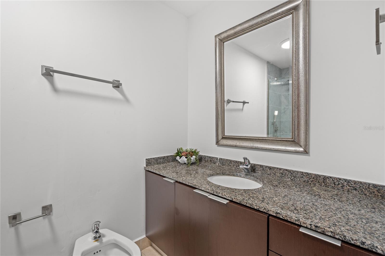 GALLERY PLAZA - Residential Lease