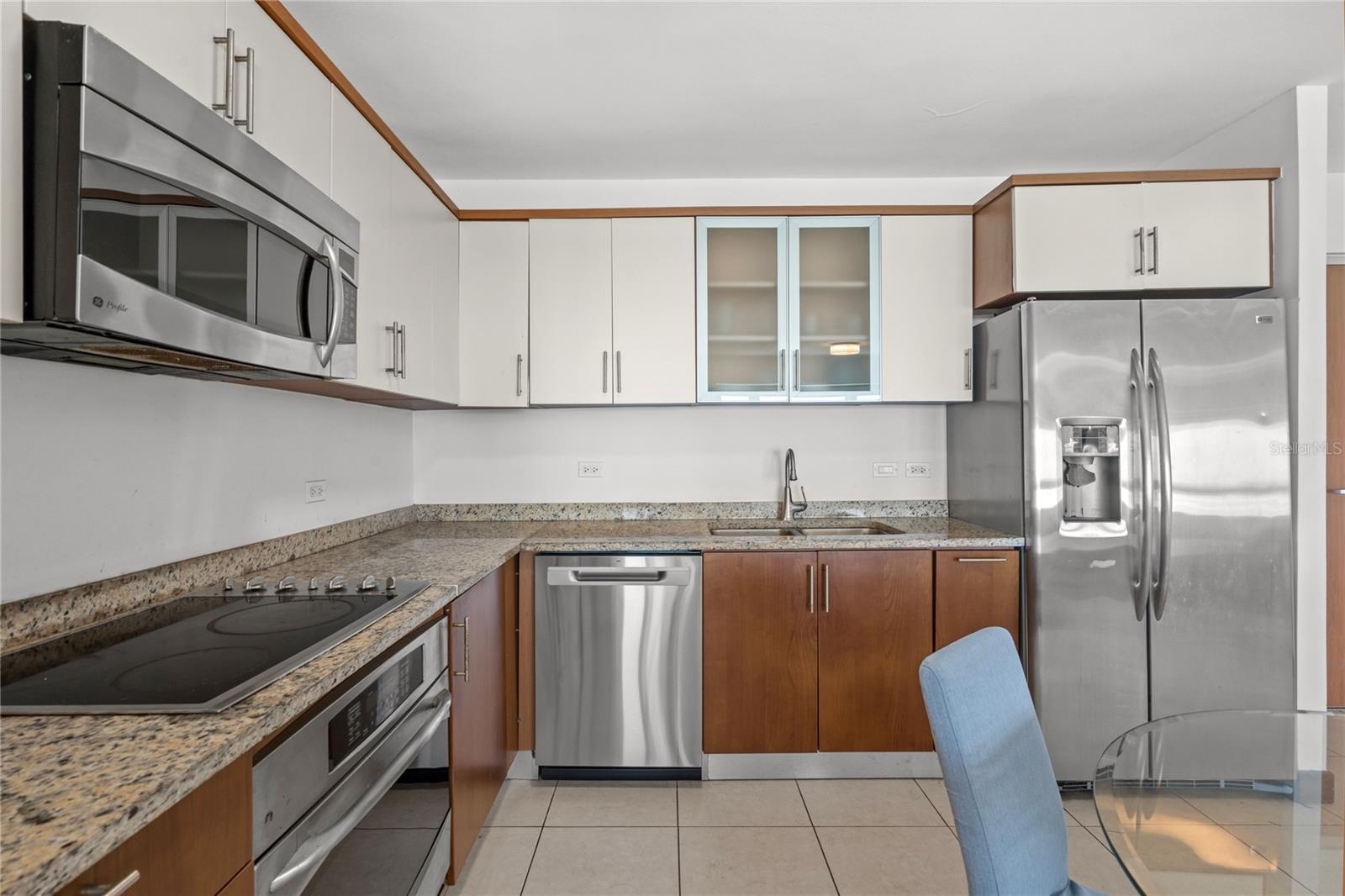 GALLERY PLAZA - Residential Lease