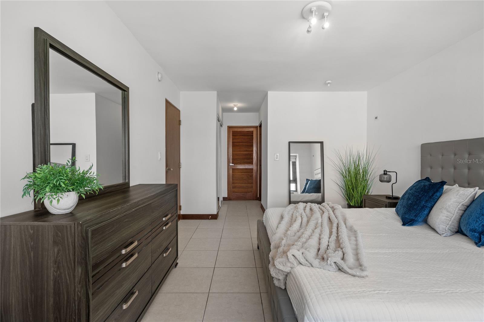 GALLERY PLAZA - Residential Lease