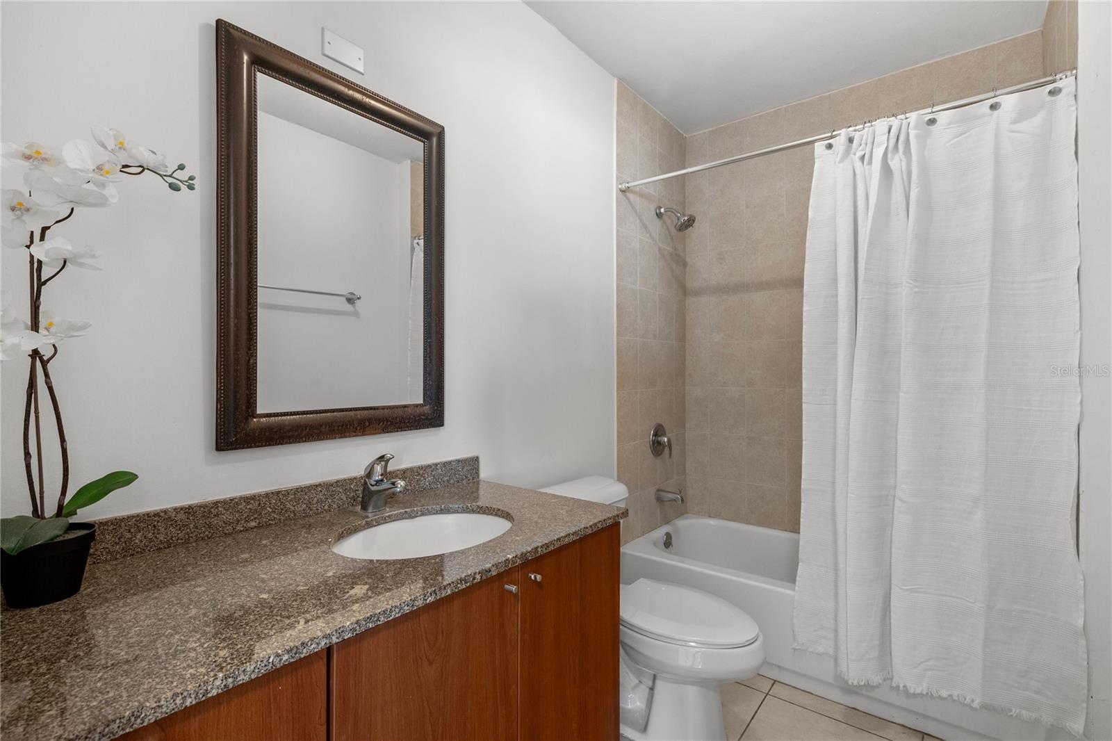 GALLERY PLAZA - Residential Lease