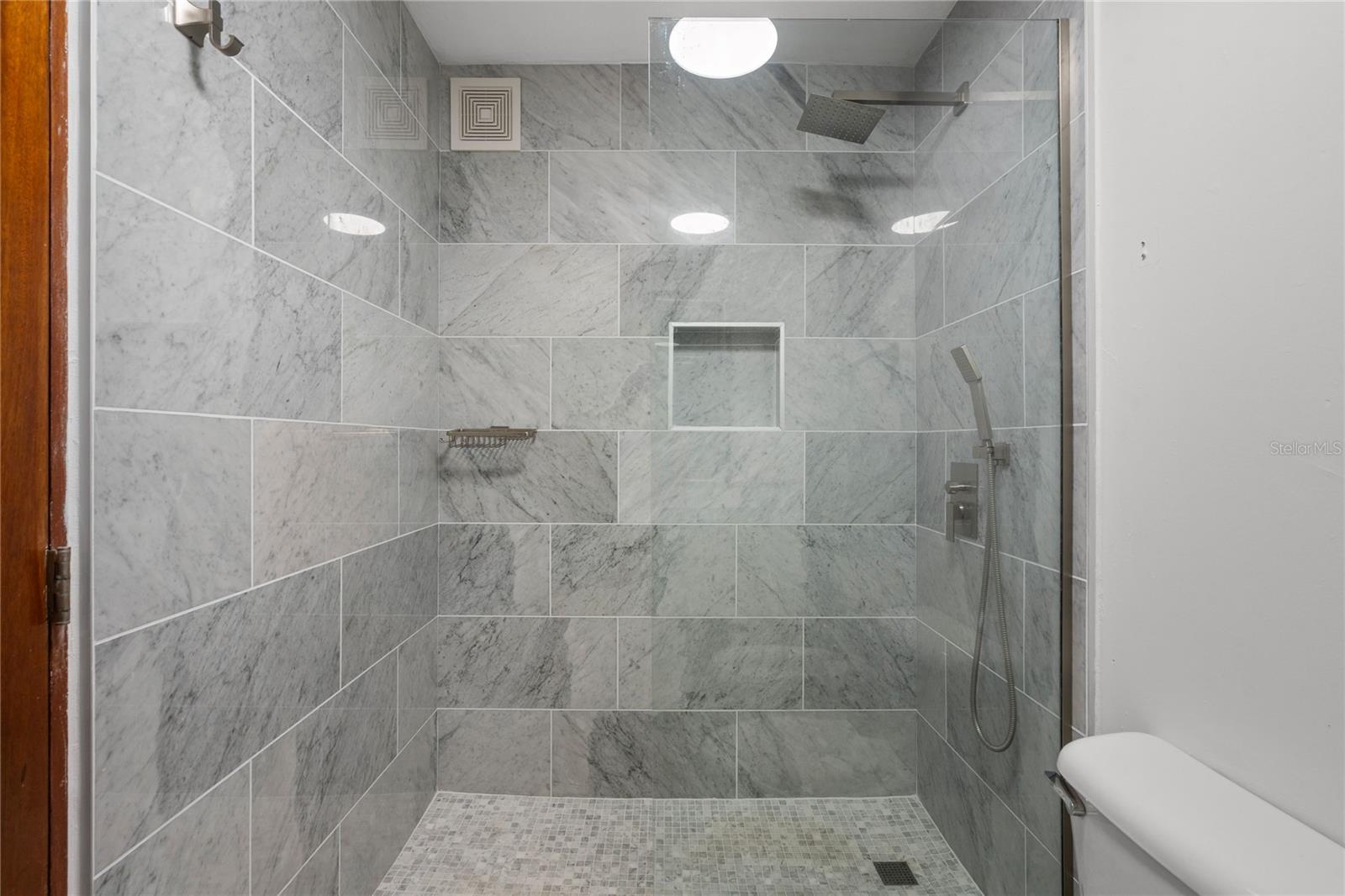 GALLERY PLAZA - Residential Lease