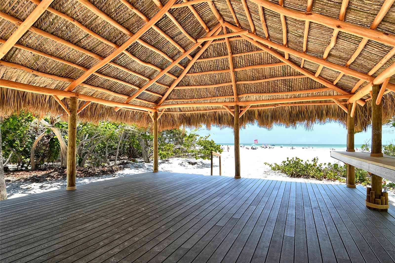 WHISPERING SANDS - Residential