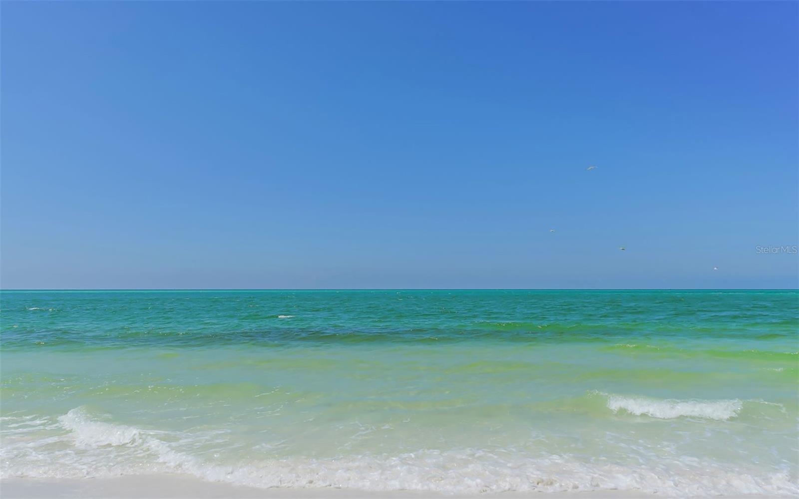 WHISPERING SANDS - Residential