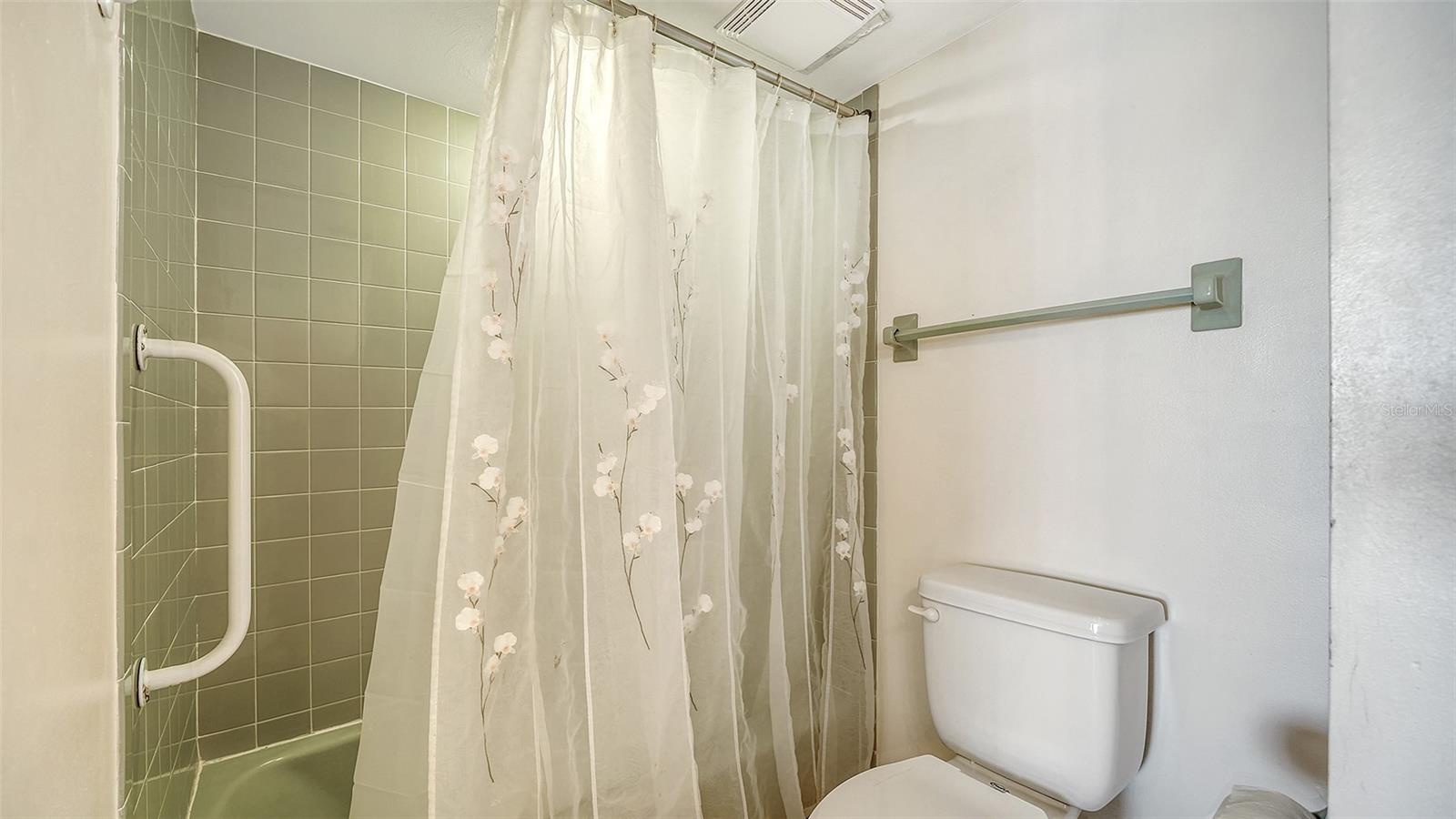 WHISPERING SANDS - Residential