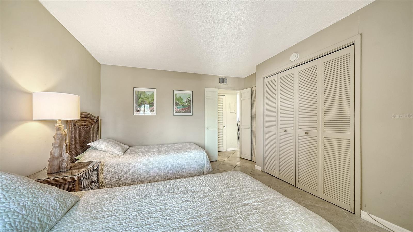 WHISPERING SANDS - Residential