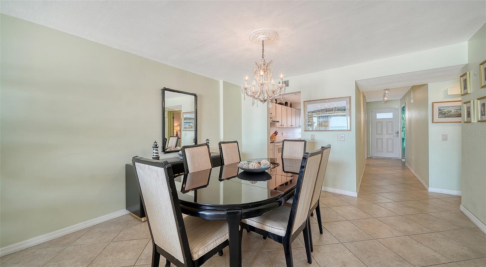 WHISPERING SANDS - Residential