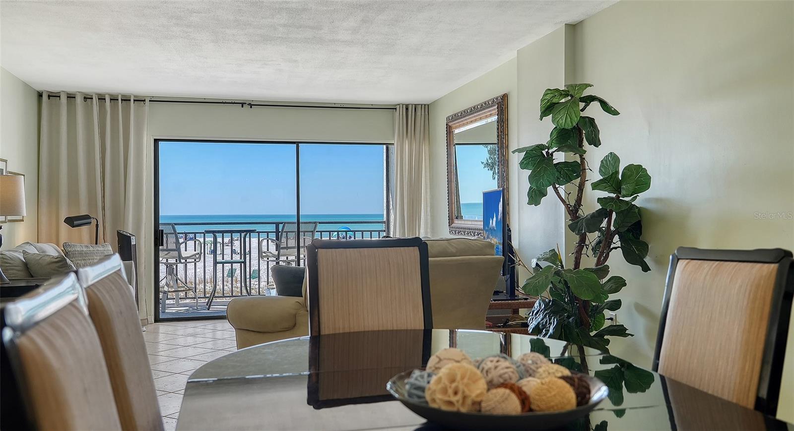 WHISPERING SANDS - Residential