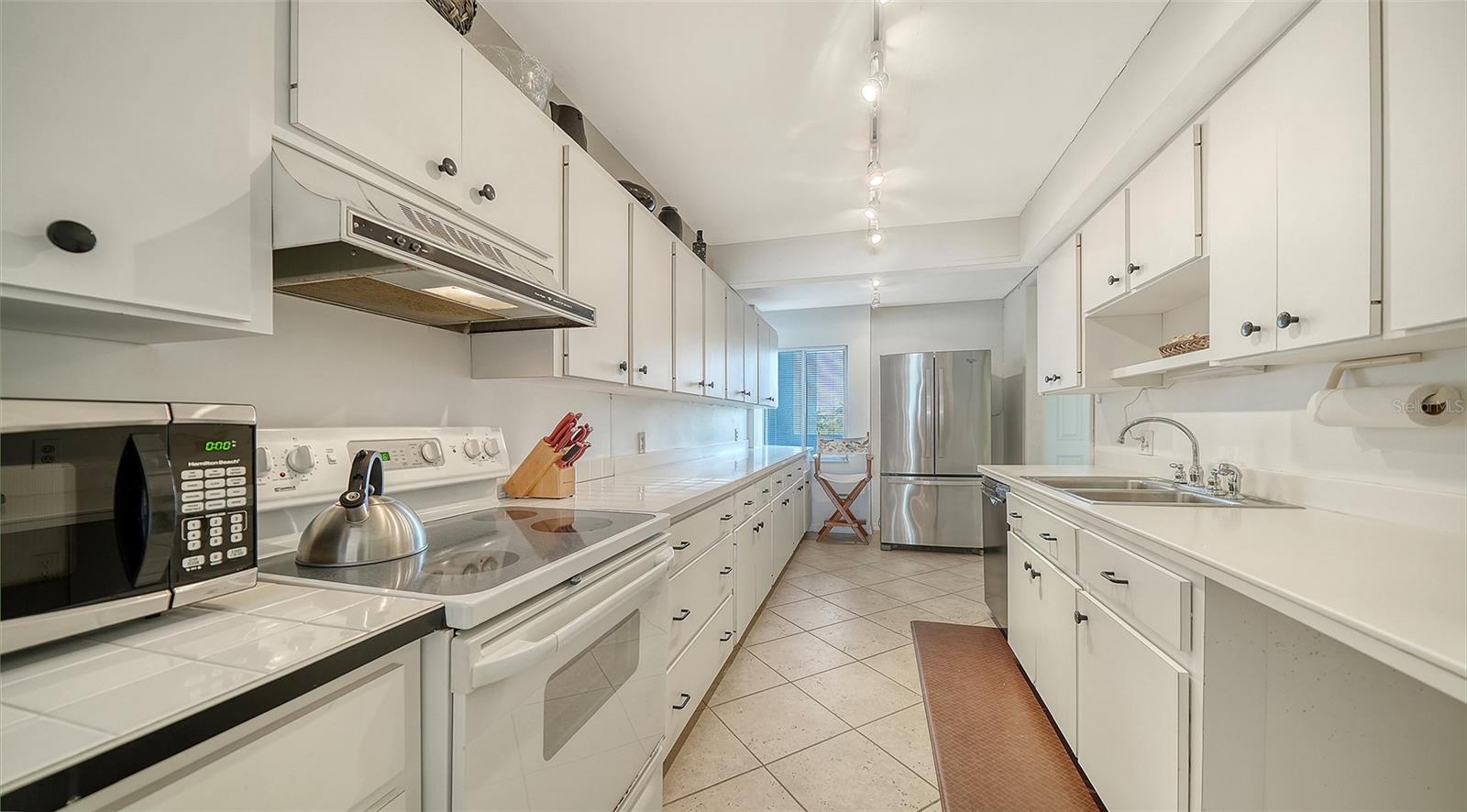 WHISPERING SANDS - Residential