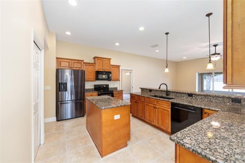 Tiny photo for 915 SE 69th Avenue, Ocala, FL 34472 (MLS # OM724730)
