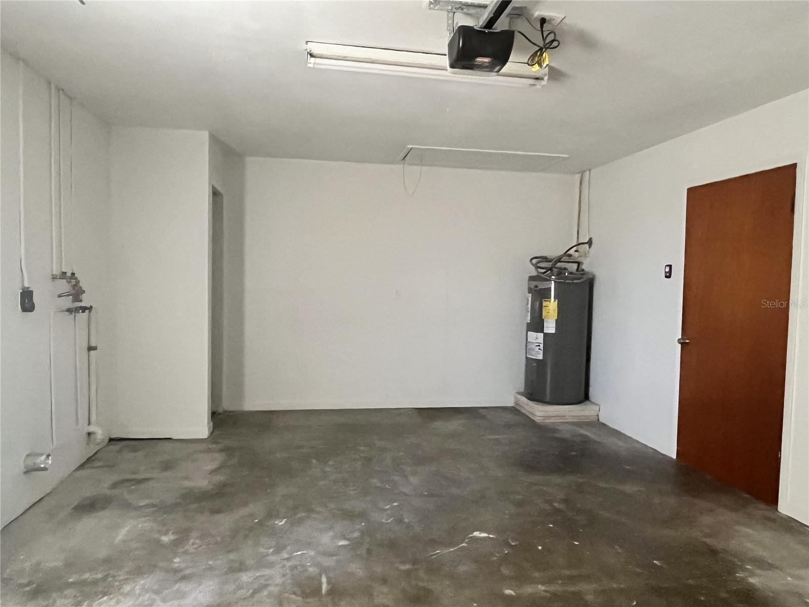 AVON PARK LAKES - Residential