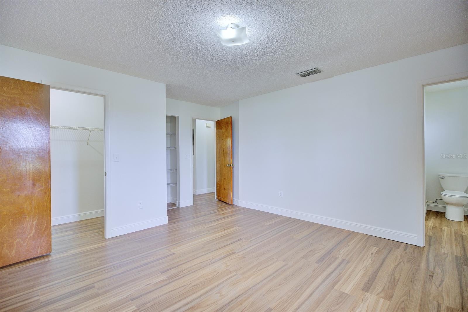 AVON PARK LAKES - Residential